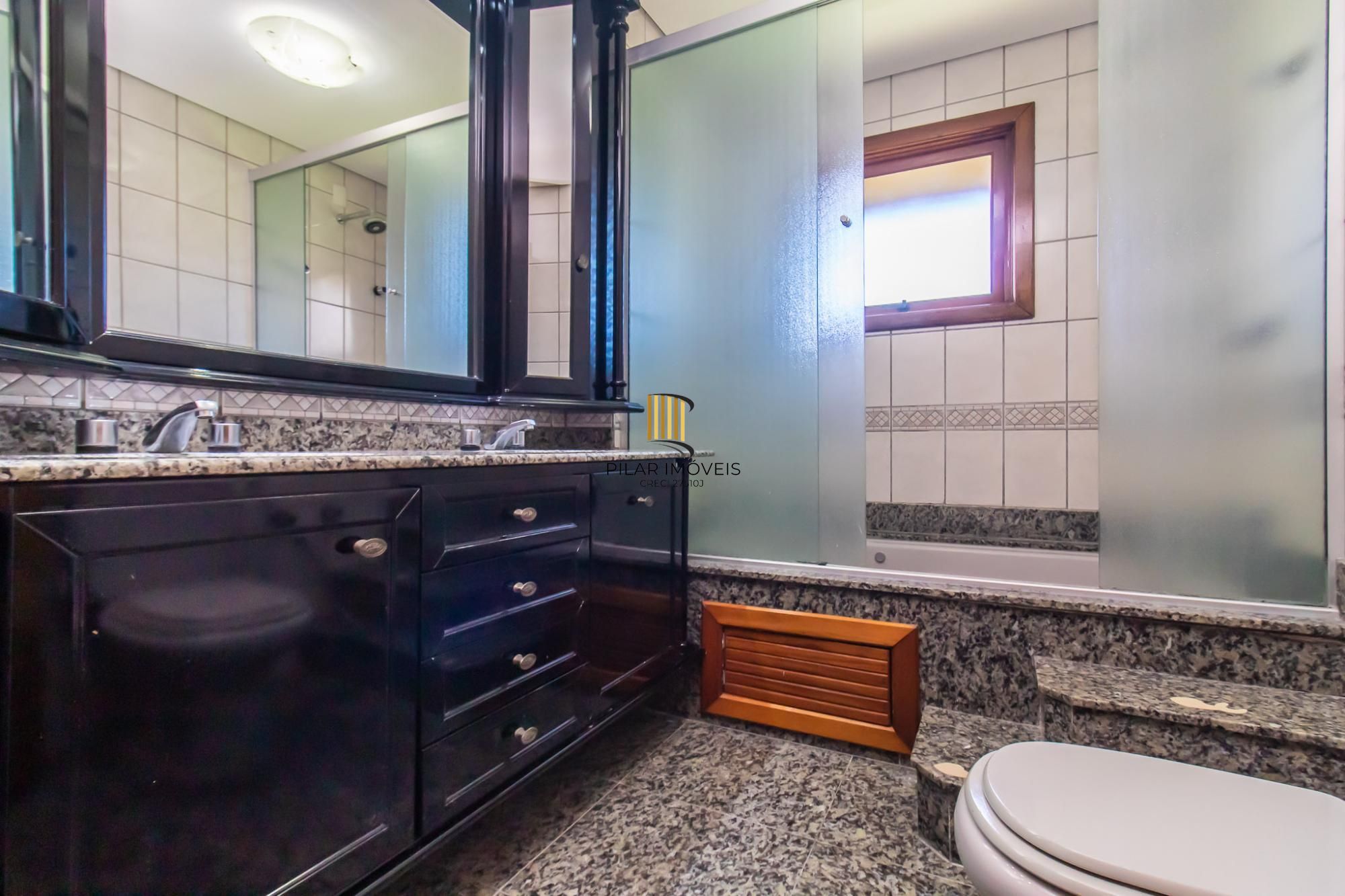 Casa de Condomínio 3 dormitórios no bairro Menino Deus