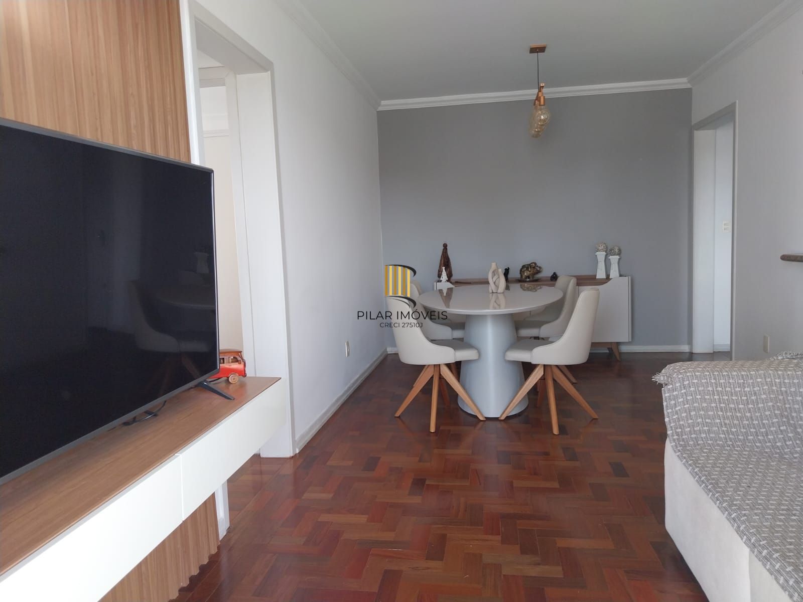 Apartamento de 2 dormitórios com vaga de garagem e sacada no Bairro Santana