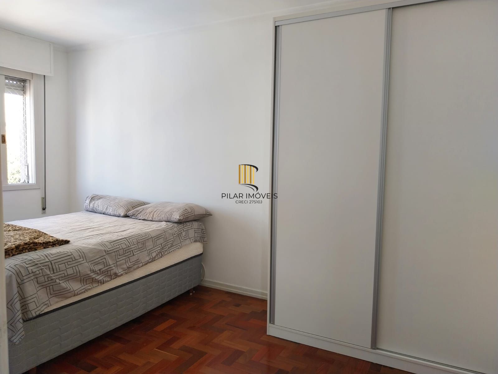 Apartamento de 2 dormitórios com vaga de garagem e sacada no Bairro Santana