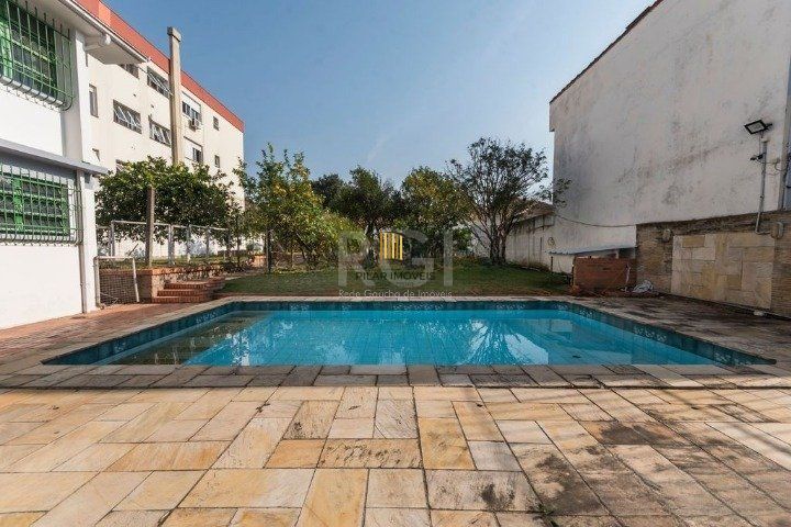 Casa para Venda - 247m², 4 dormitórios, sendo 1 suites, 5 vagas - Glória