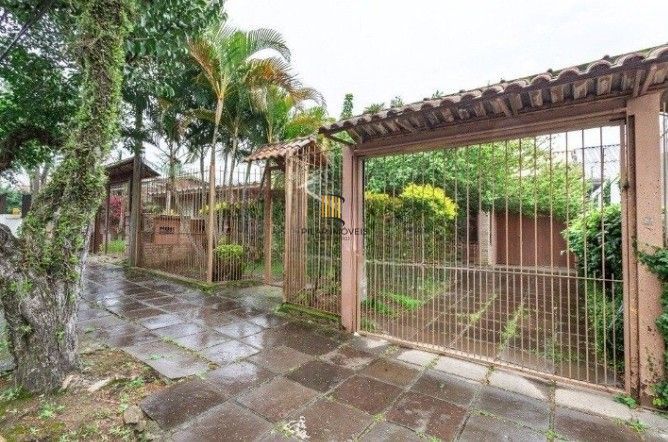 Casa com 2 dormitórios ,sendo 1 suíte para venda no bairro Tristeza em Porto Alegre/RS.