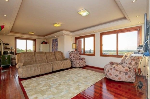 Linda cobertura de 4 dormitórios,1 suíte , 4 banheiros para venda, 4 vagas de garagens cobertas e escrituradas, 1 terraço com deck, piscina e churrasqueira no bairro Jardim Lindóia em Porto Alegre/RS.