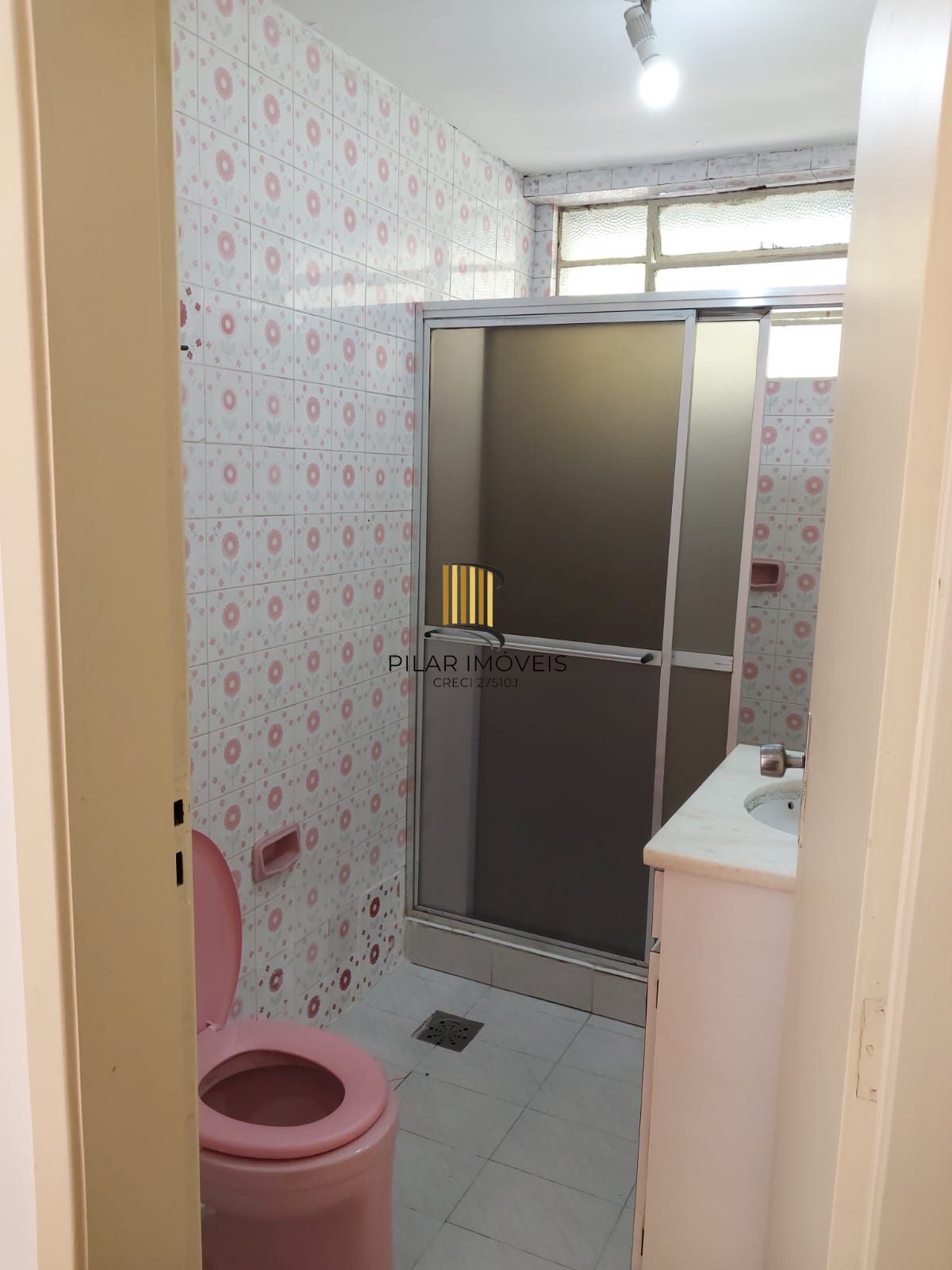 Apartamento de frente com 2 dormitórios para venda no bairro Jardim Botânico em Porto Alegre/RS.