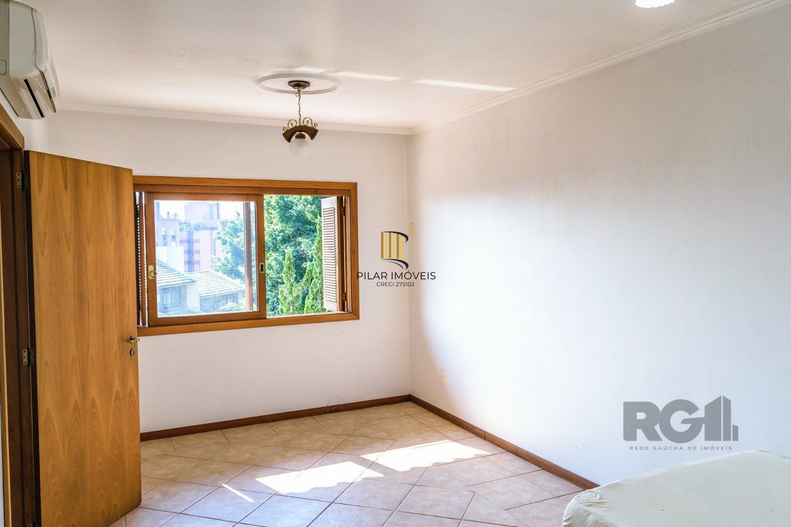 Casa 3 dormitórios no bairro Chácara das Pedras