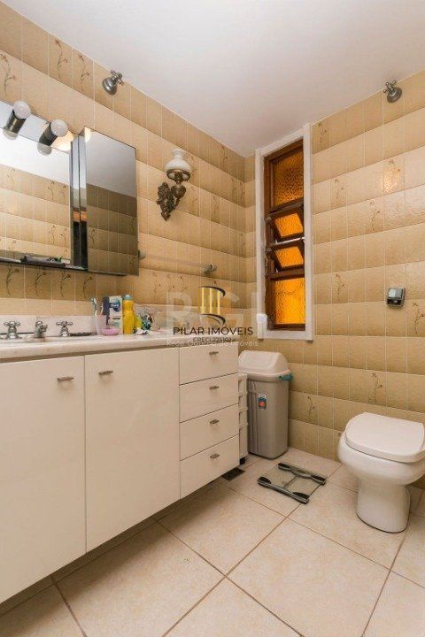 Casa para Venda - 247m², 4 dormitórios, sendo 1 suites, 5 vagas - Glória