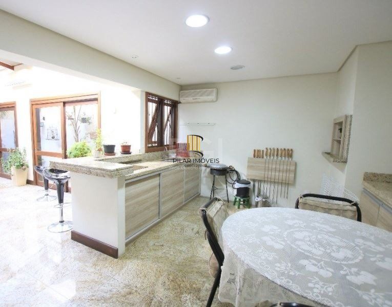 Casa para Venda - 395m², 3 dormitórios, sendo 3 suites, 2 vagas - Santana