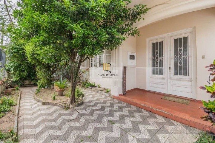 Casa para Venda - 290m², 3 dormitórios, 4 vagas - Santo Antonio