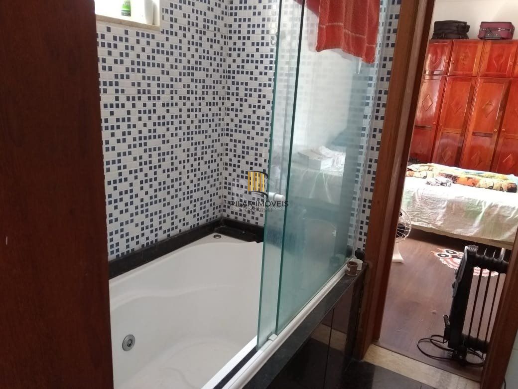 Casa para Venda - 300m², 3 dormitórios, sendo 3 suites, 6 vagas - São Lucas