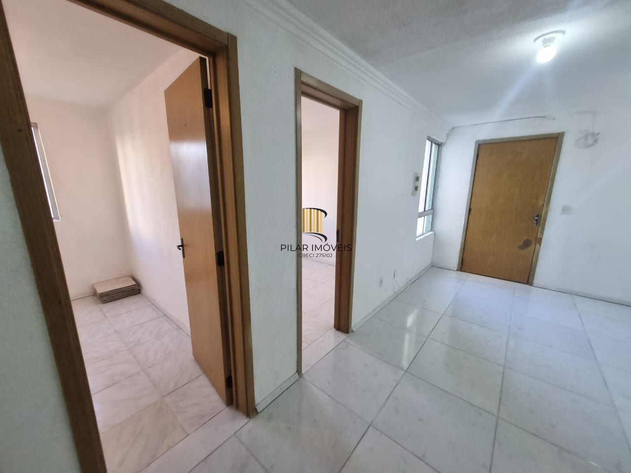 Excelente apartamento de 2 dormitórios, desocupado para venda  no bairro Partenon em Porto Alegre/RS.