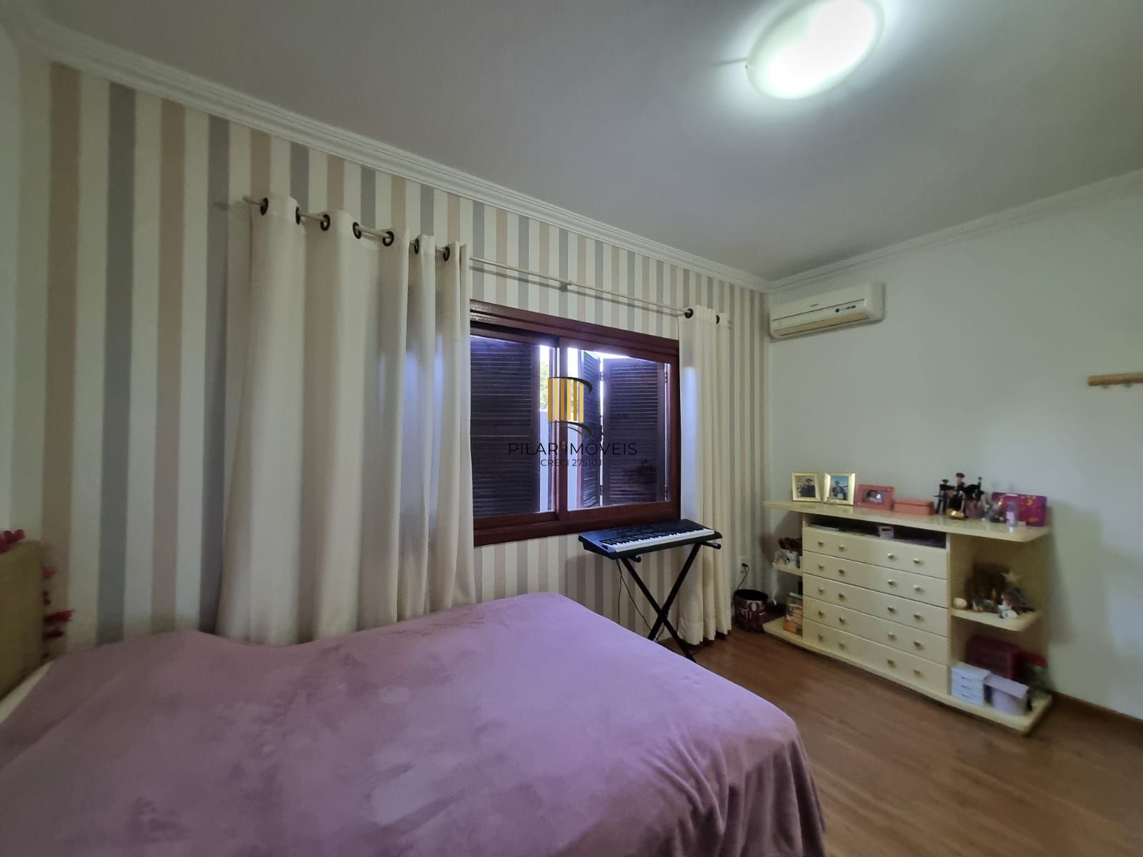 Casa para Venda - 177m², 4 dormitórios, sendo 1 suites, 2 vagas - Partenon