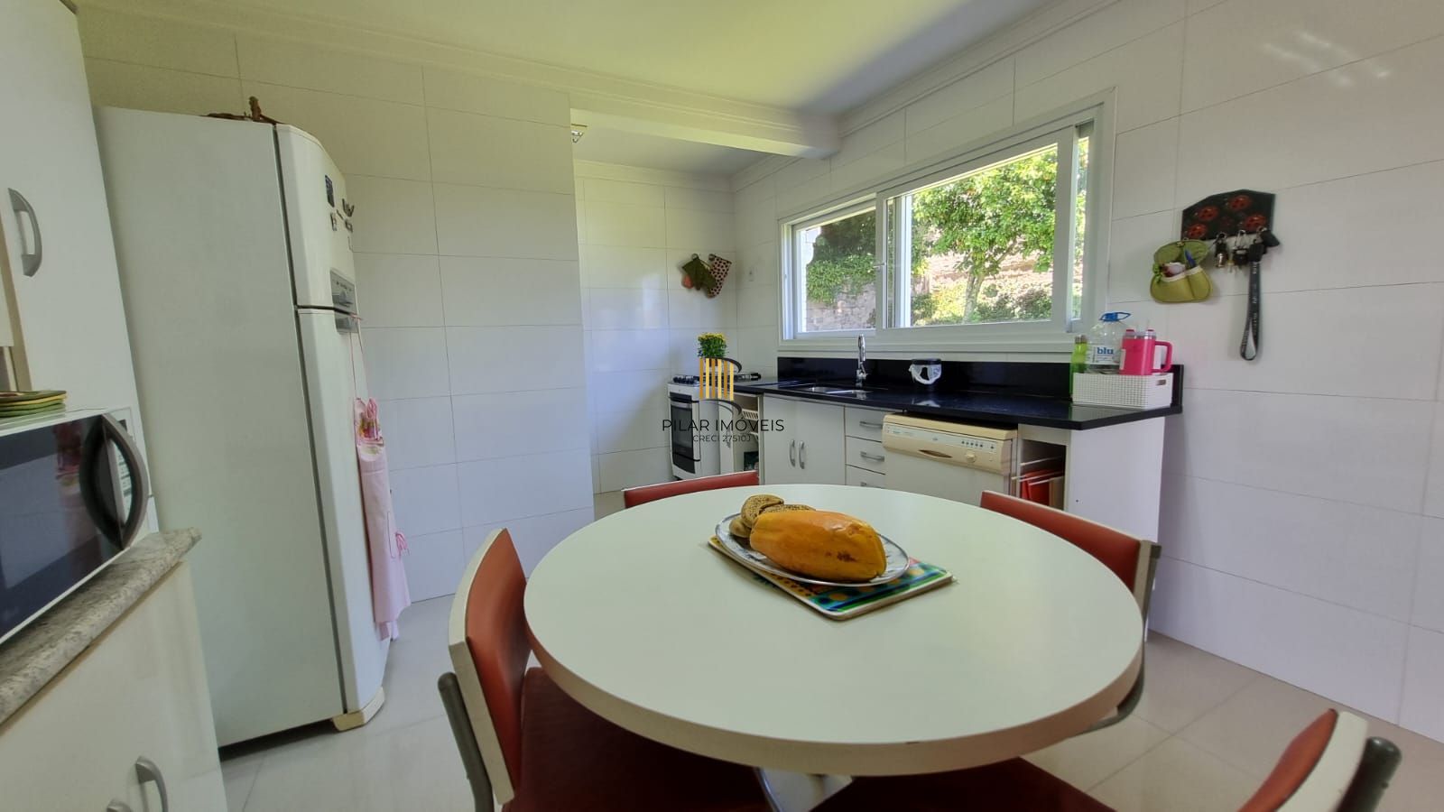 Casa Espetacular com Vista Deslumbrante, Reformada por Arquiteto de 2 dormitórios, suíte, próximo a PUC e Carrefour no bairro Partenon em Porto Alegre/RS/