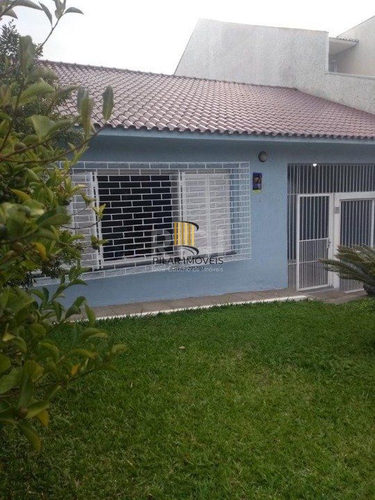Casa para Venda - 249.86m², 3 dormitórios, sendo 1 suites, 4 vagas - Medianeira