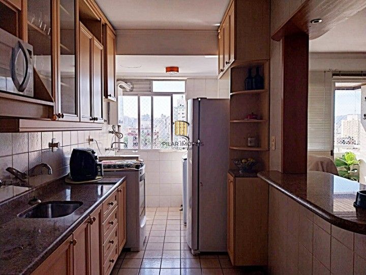 Apartamento de 2 dormitórios com vaga de garagem e sacada no Bairro Santana