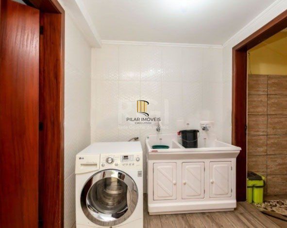 Casa para Venda - 250m², 5 dormitórios, sendo 1 suites, 4 vagas - Sarandi