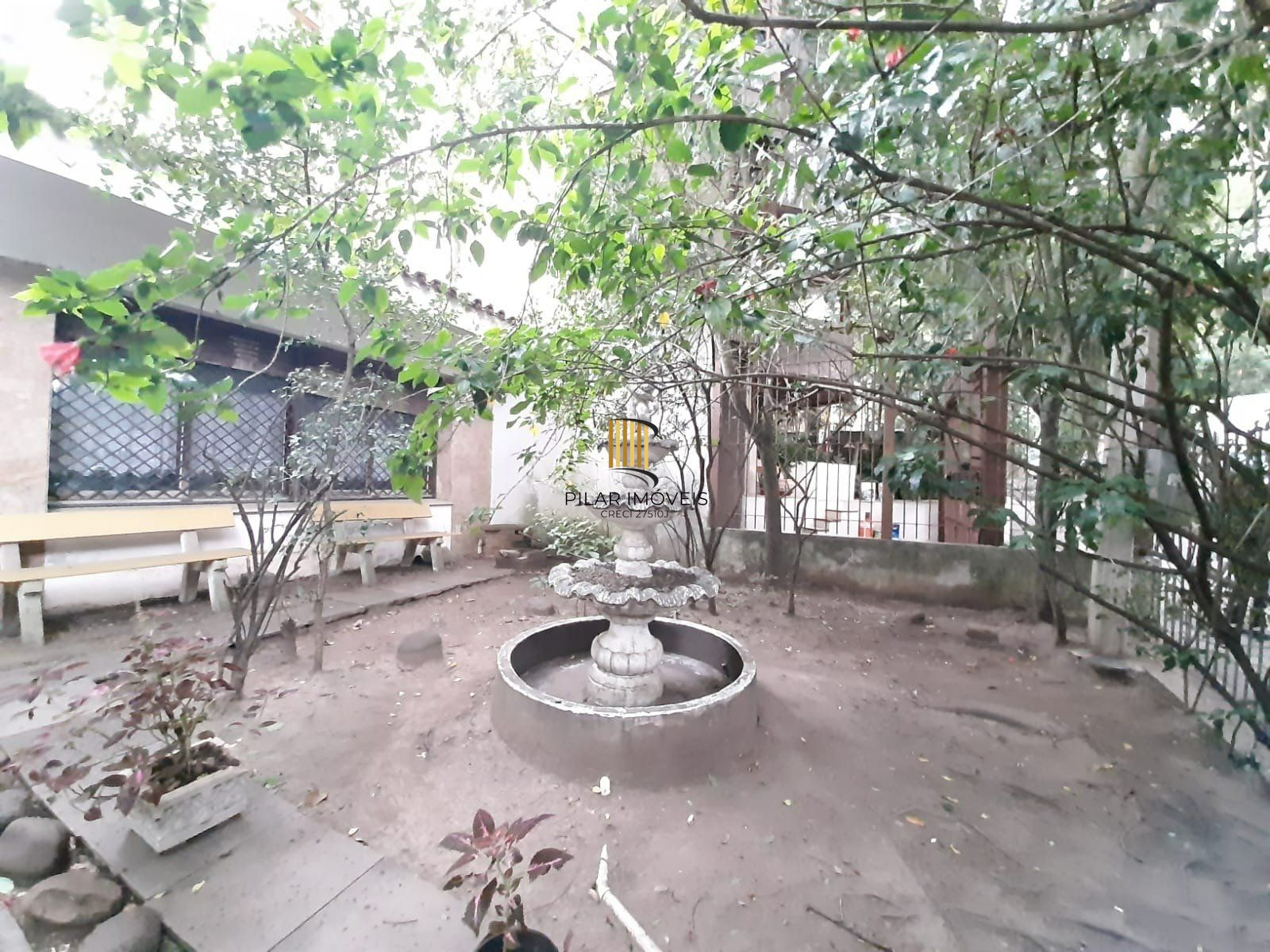 Casa 5 dormitórios no bairro Floresta