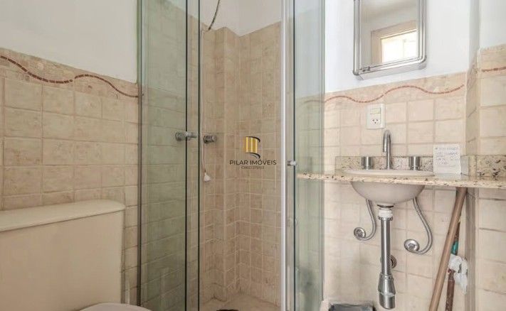 Apartamento térreo com 3 dormitórios no bairro Azenha!