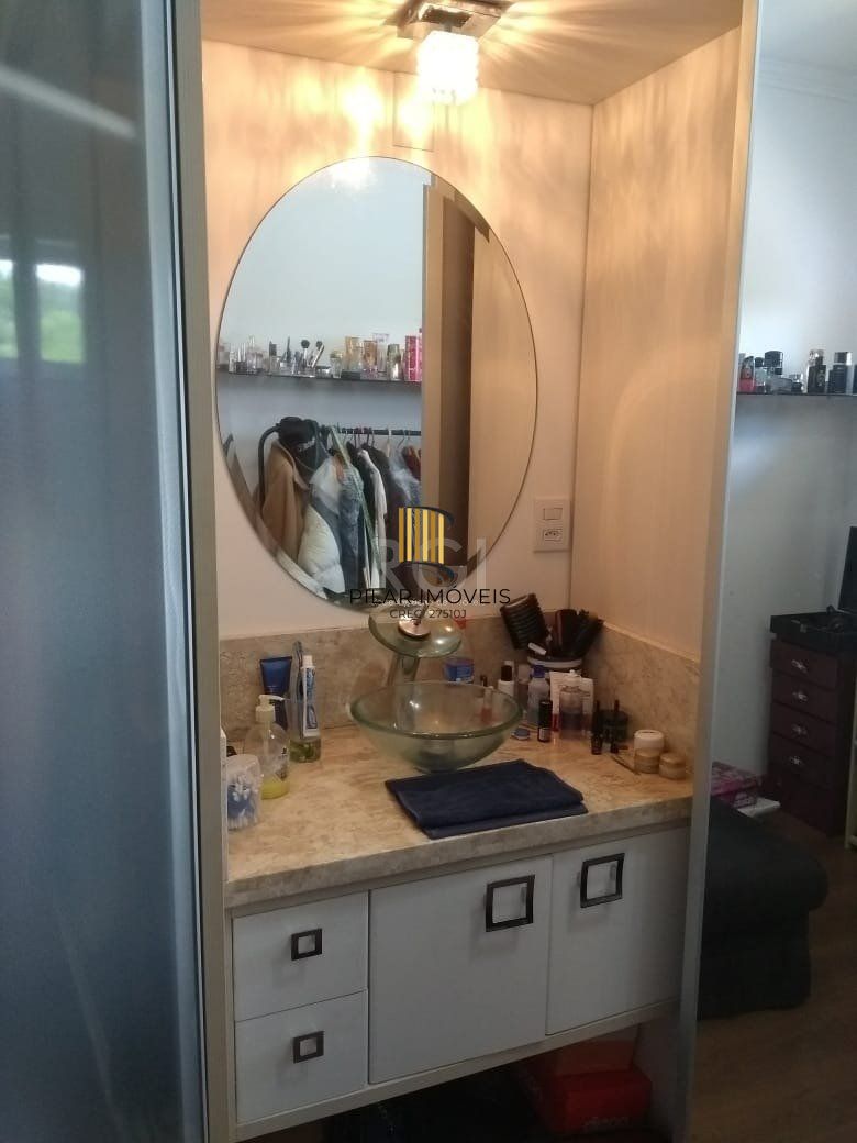 Casa para Venda - 300m², 3 dormitórios, sendo 3 suites, 6 vagas - São Lucas