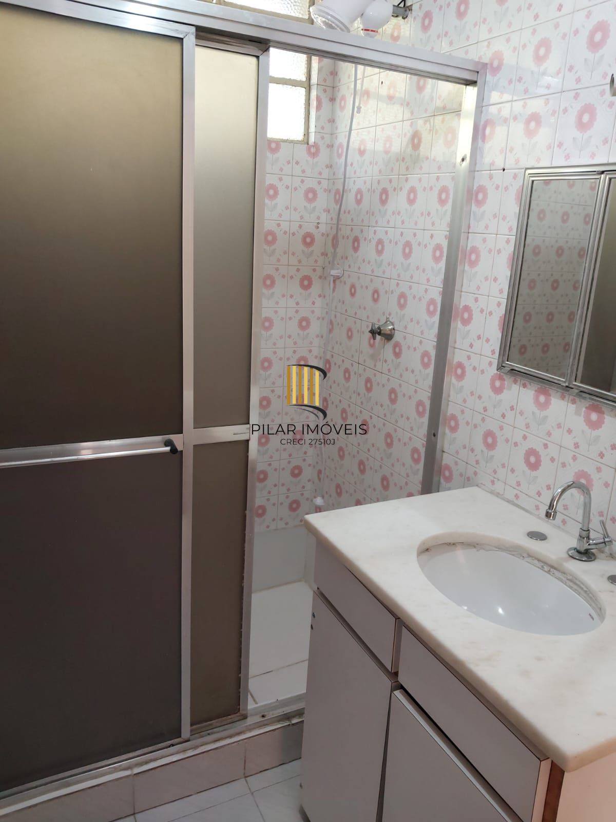 Apartamento de frente com 2 dormitórios para venda no bairro Jardim Botânico em Porto Alegre/RS.