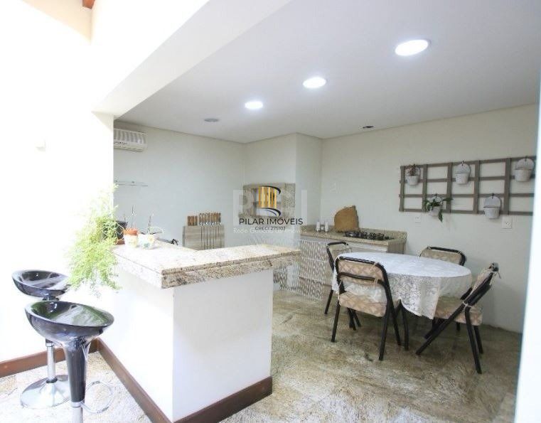 Casa para Venda - 395m², 3 dormitórios, sendo 3 suites, 2 vagas - Santana