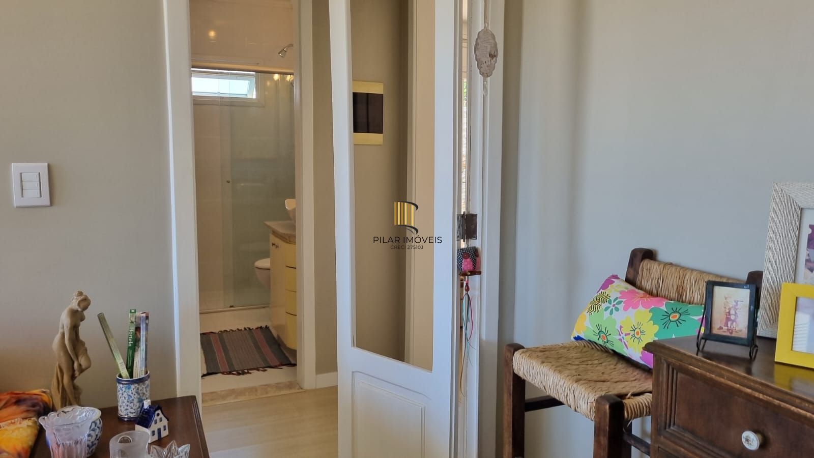 Casa Espetacular com Vista Deslumbrante, Reformada por Arquiteto de 2 dormitórios, suíte, próximo a PUC e Carrefour no bairro Partenon em Porto Alegre/RS/