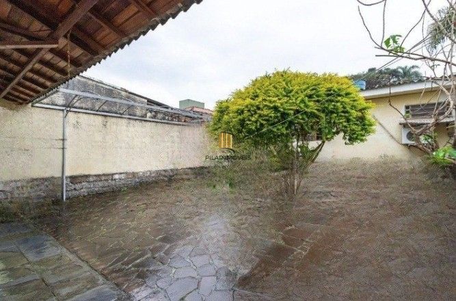 Casa com 2 dormitórios ,sendo 1 suíte para venda no bairro Tristeza em Porto Alegre/RS.