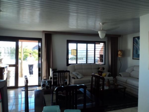Casa para Venda - 450m², 3 dormitórios, 1 vaga - Floresta