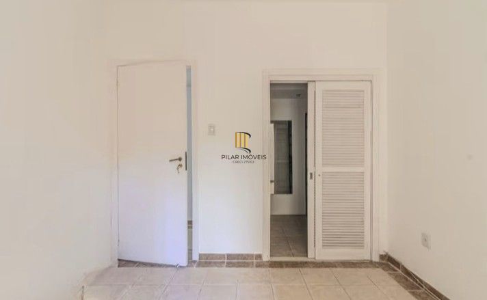 Apartamento térreo com 3 dormitórios no bairro Azenha!