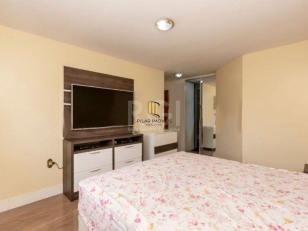 Casa para Venda - 250m², 5 dormitórios, sendo 1 suites, 4 vagas - Sarandi