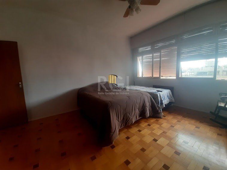 Casa para Venda - 243m², 3 dormitórios, 5 vagas - Medianeira
