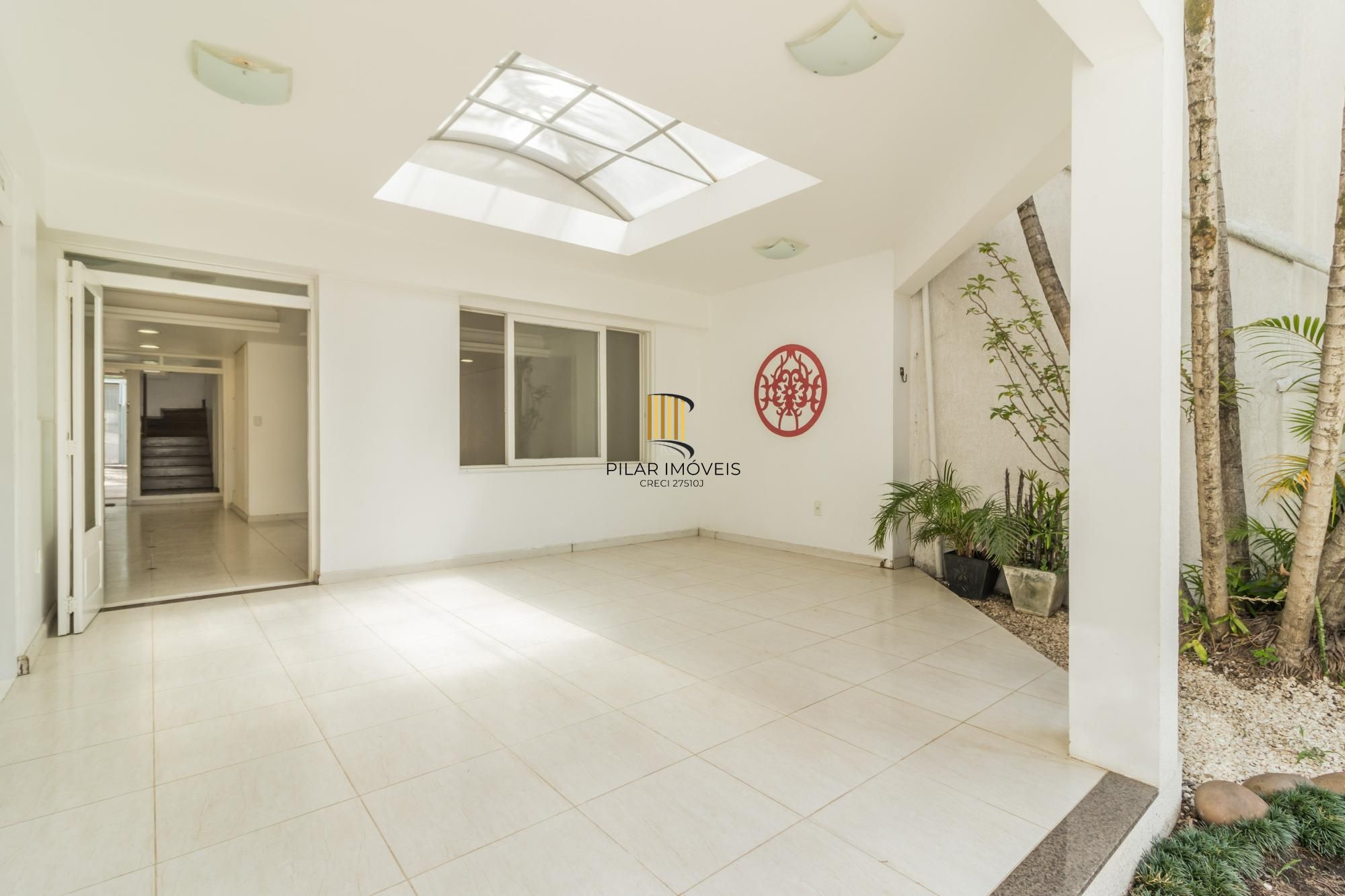 Casa para Venda - 250m², 4 dormitórios, sendo 1 suites, 3 vagas - Menino Deus