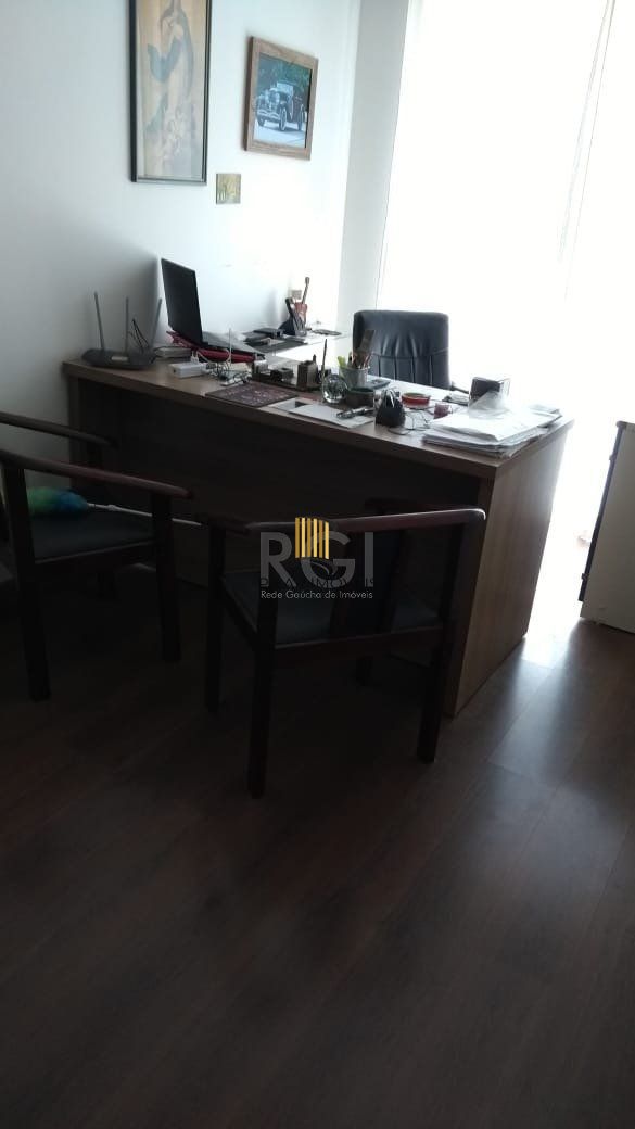 Casa para Venda - 300m², 3 dormitórios, sendo 3 suites, 6 vagas - São Lucas
