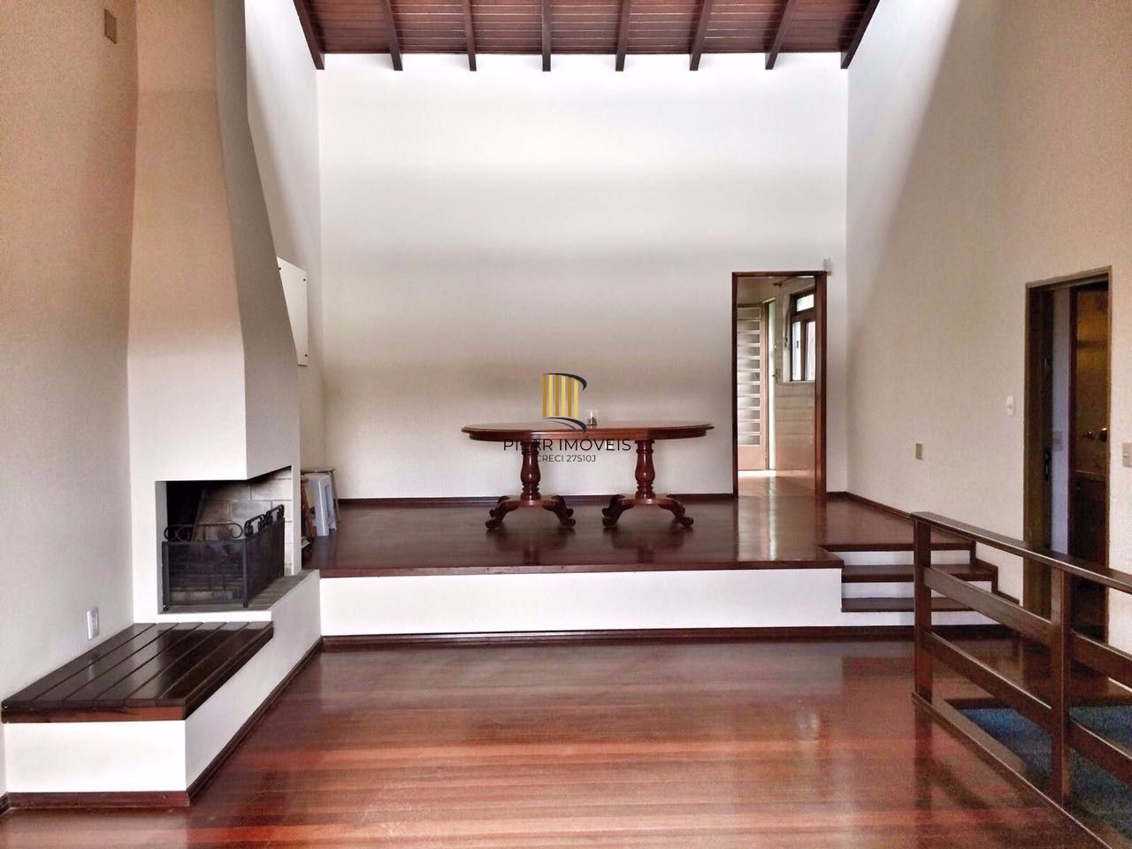 Casa para Venda - 293m², 3 dormitórios, sendo 1 suites, 4 vagas - Partenon