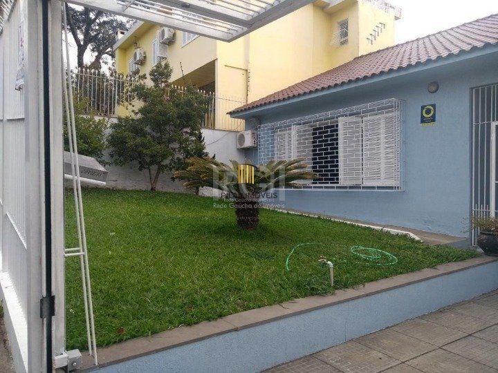 Casa para Venda - 249.86m², 3 dormitórios, sendo 1 suites, 4 vagas - Medianeira