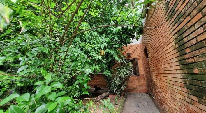 Casa estilo sobrado para venda de 3 dormitórios  com  2 vagas de garagem no bairro Cidade Baixa em Porto Alegre/RS.