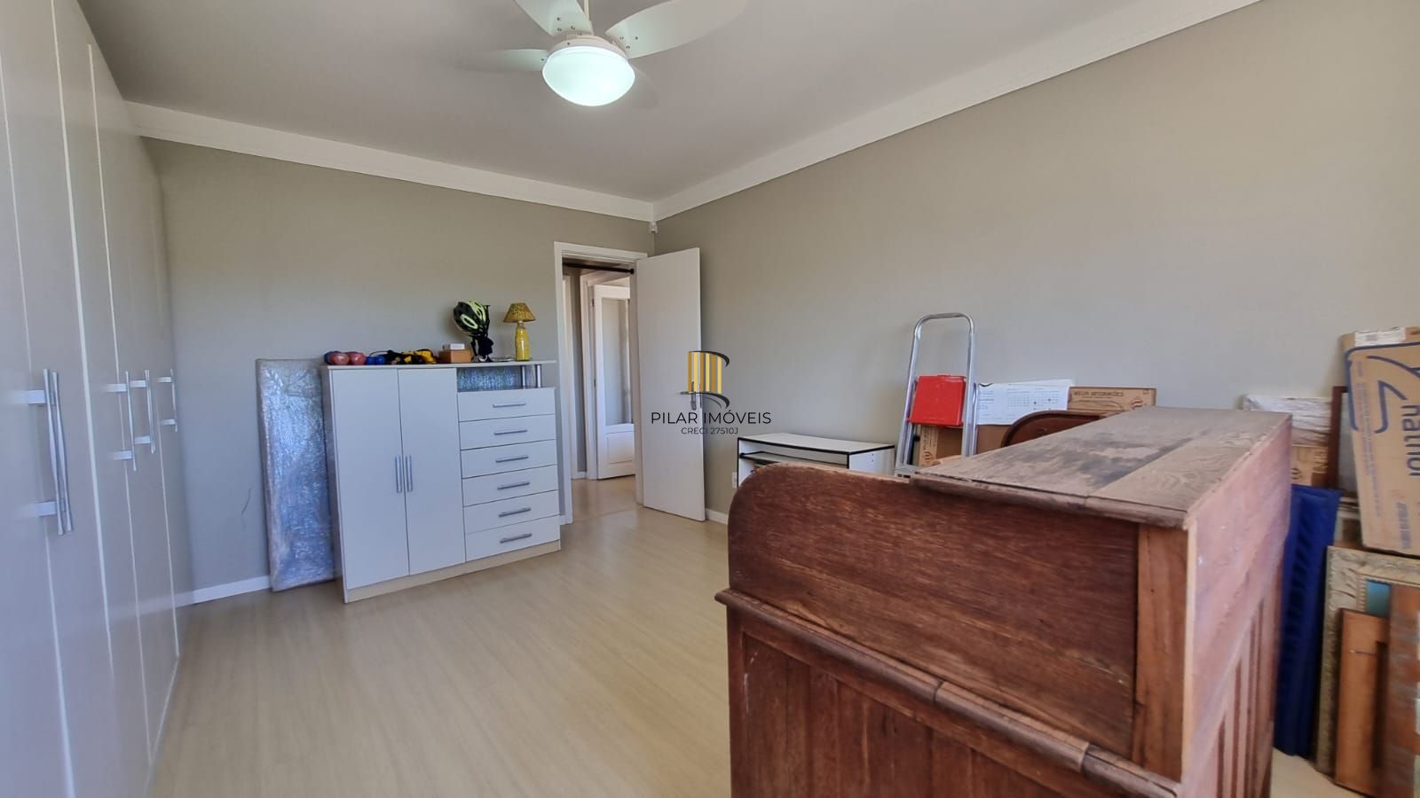 Casa Espetacular com Vista Deslumbrante, Reformada por Arquiteto de 2 dormitórios, suíte, próximo a PUC e Carrefour no bairro Partenon em Porto Alegre/RS/