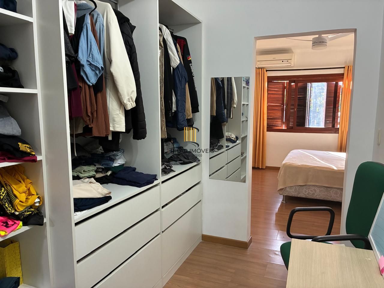 Casa para Venda - 177m², 4 dormitórios, sendo 1 suites, 2 vagas - Partenon