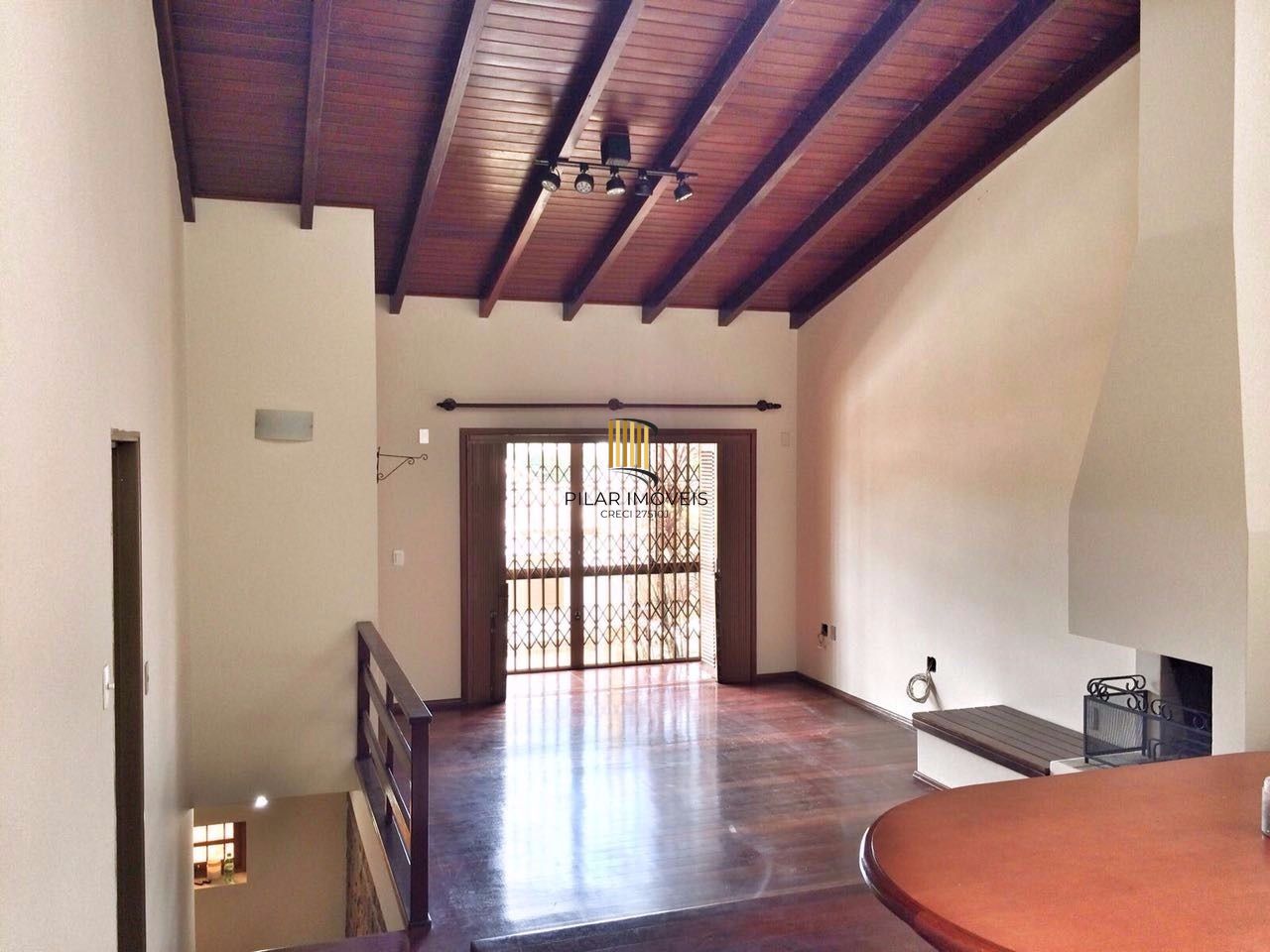 Casa para Venda - 293m², 3 dormitórios, sendo 1 suites, 4 vagas - Partenon