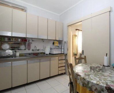 Casa para Venda - 336m², 4 dormitórios, sendo 1 suites, 2 vagas - Azenha