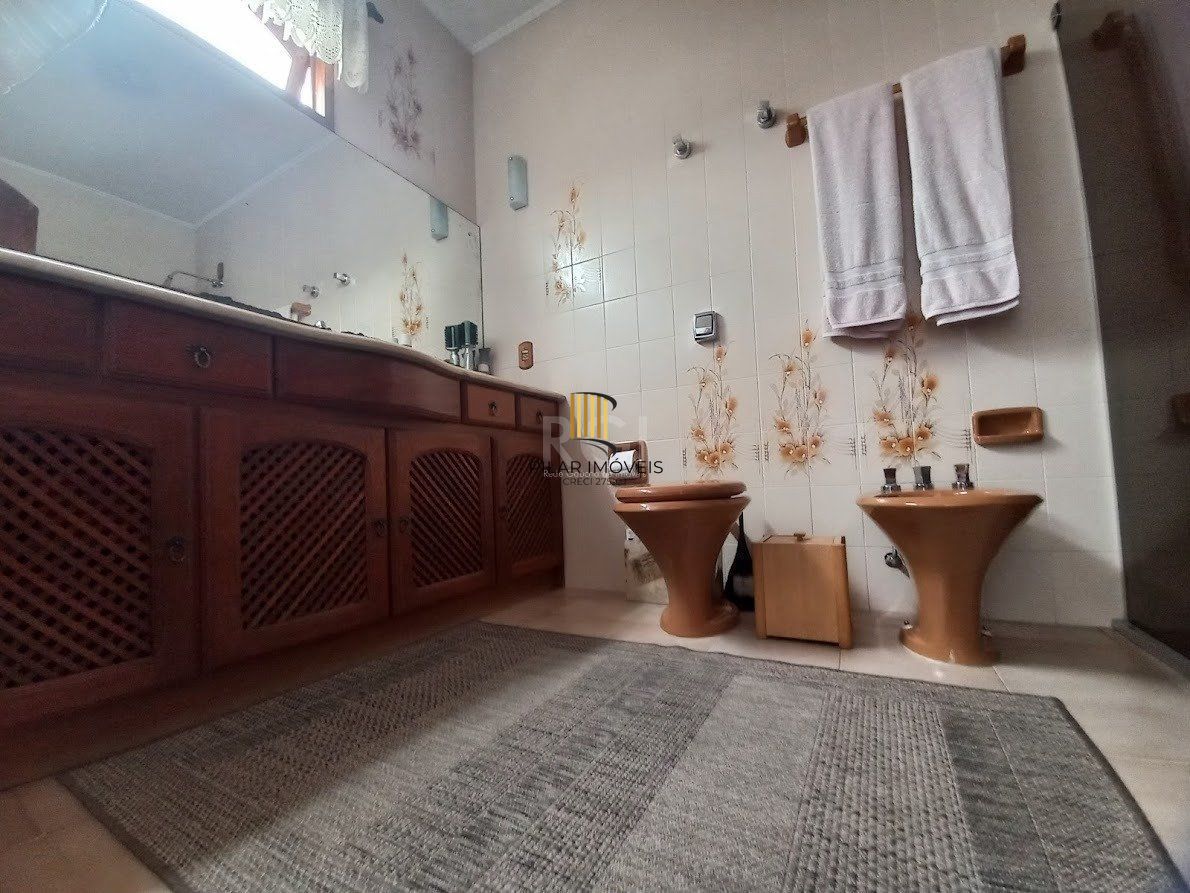 Casa 5 dormitórios no bairro Santana