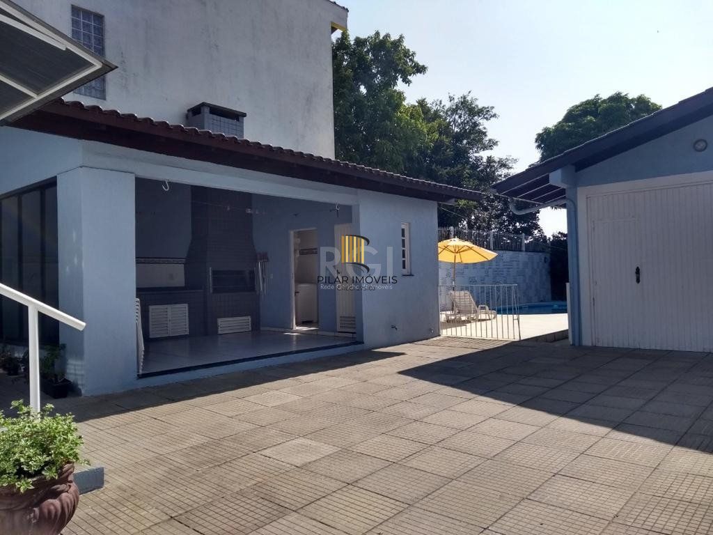 Casa para Venda - 249.86m², 3 dormitórios, sendo 1 suites, 4 vagas - Medianeira