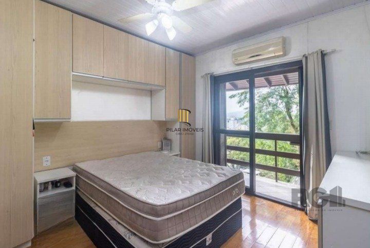 Casa 4 dormitórios no bairro Santo Antônio