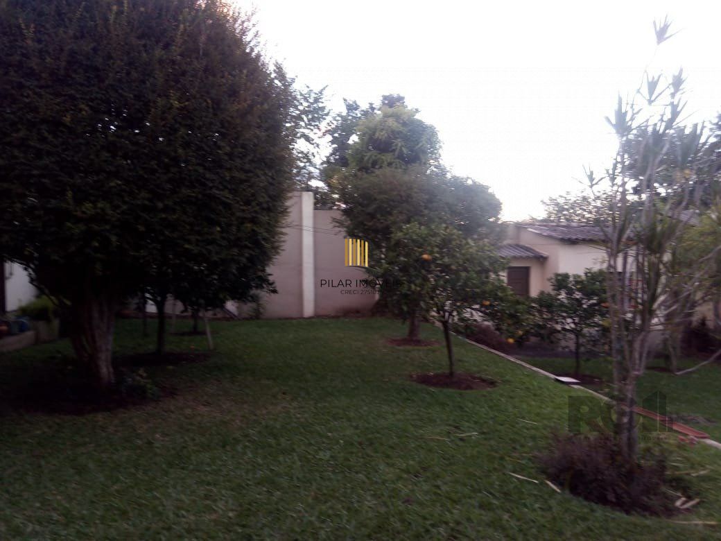 Casa para Venda - 320m², 4 dormitórios, sendo 2 suites, 5 vagas - Santo Antonio