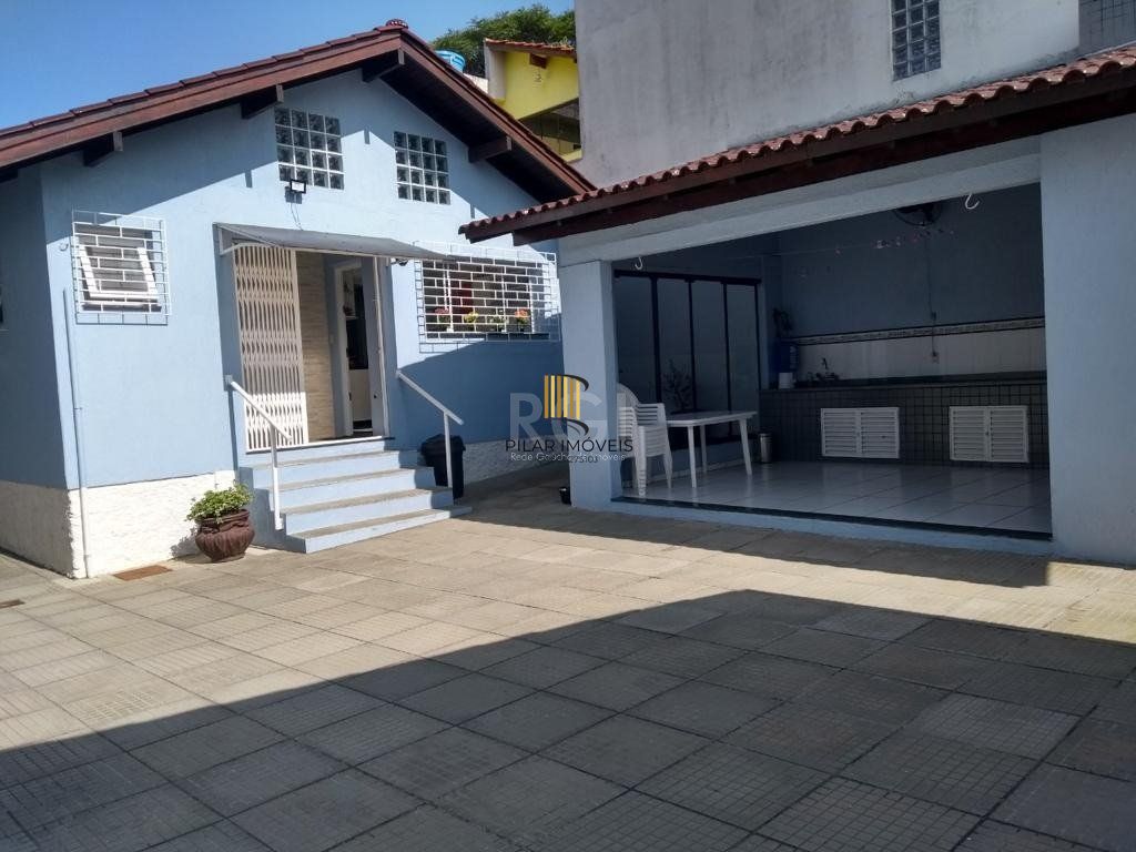 Casa para Venda - 249.86m², 3 dormitórios, sendo 1 suites, 4 vagas - Medianeira
