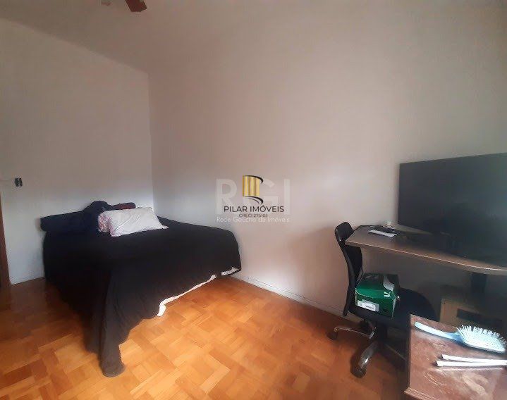 Casa para Venda - 243m², 3 dormitórios, 5 vagas - Medianeira