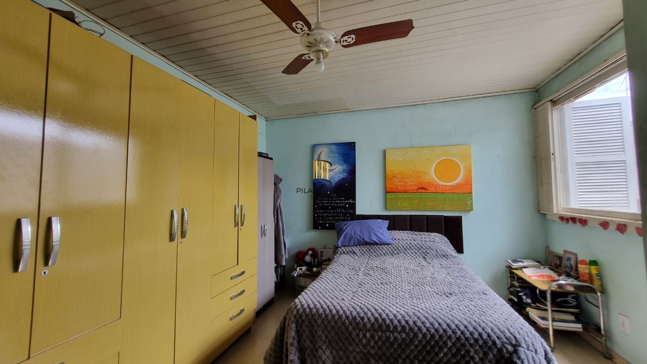 Casa estilo sobrado para venda de 3 dormitórios  com  2 vagas de garagem no bairro Cidade Baixa em Porto Alegre/RS.