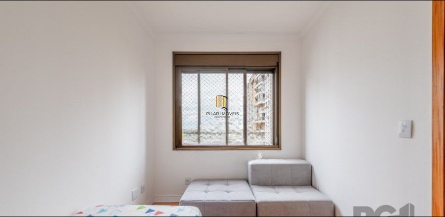Apartamento de dois dormitórios localizado no bairro Passo da Areia em Porto Alegre/RS.