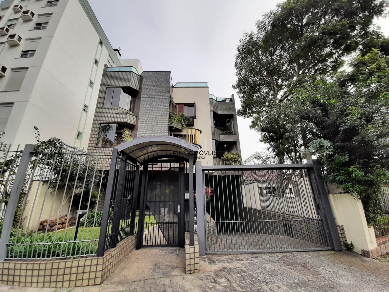 Apartamento para Venda - 181.63m², 3 dormitórios, sendo 1 suites, 2 vagas - Menino Deus