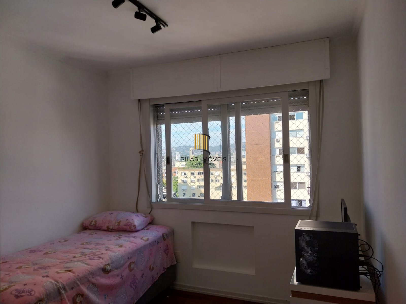 Apartamento de 2 dormitórios com vaga de garagem e sacada no Bairro Santana