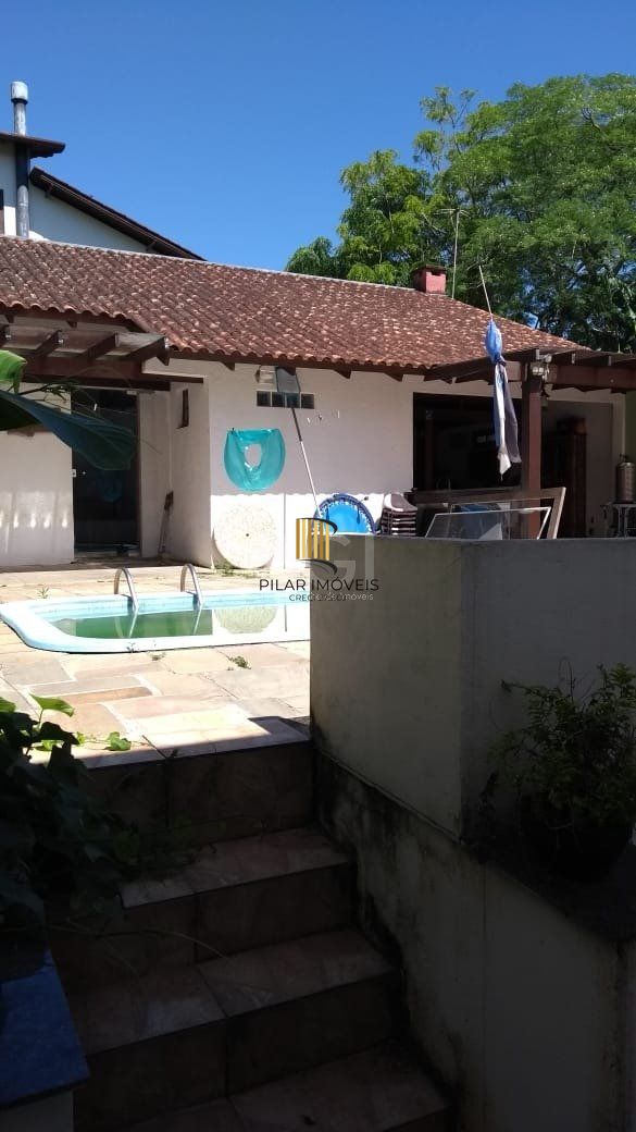 Casa para Venda - 300m², 3 dormitórios, sendo 3 suites, 6 vagas - São Lucas