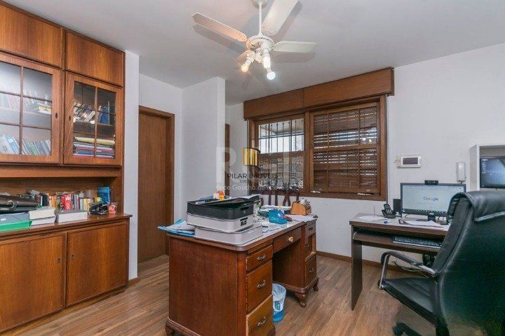 Casa para Venda - 247m², 4 dormitórios, sendo 1 suites, 5 vagas - Glória